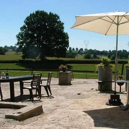Domaine De La Madeleine Bed and Breakfast Ygrande Exteriör bild