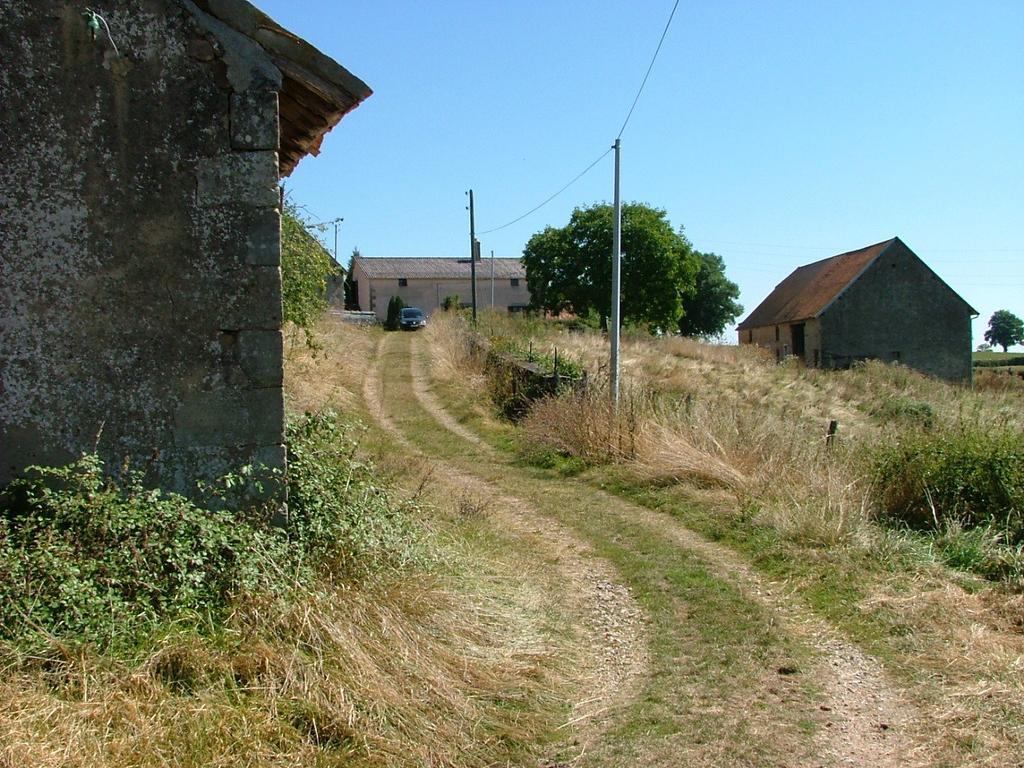 Domaine De La Madeleine Bed and Breakfast Ygrande Exteriör bild