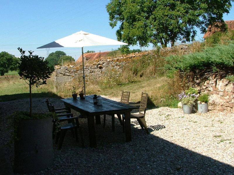 Domaine De La Madeleine Bed and Breakfast Ygrande Exteriör bild