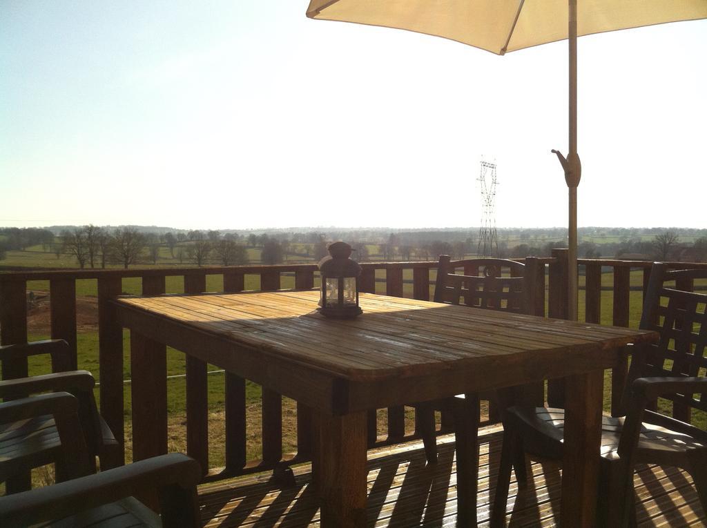 Domaine De La Madeleine Bed and Breakfast Ygrande Rum bild