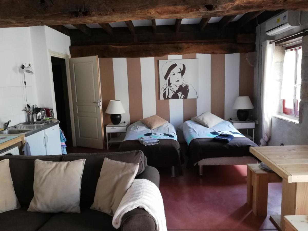 Domaine De La Madeleine Bed and Breakfast Ygrande Exteriör bild