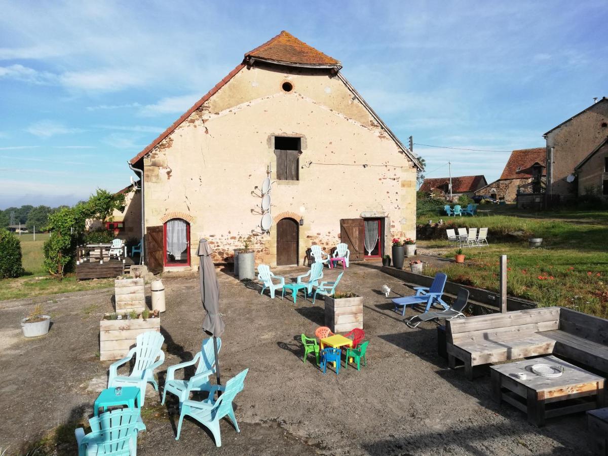 Domaine De La Madeleine Bed and Breakfast Ygrande Exteriör bild