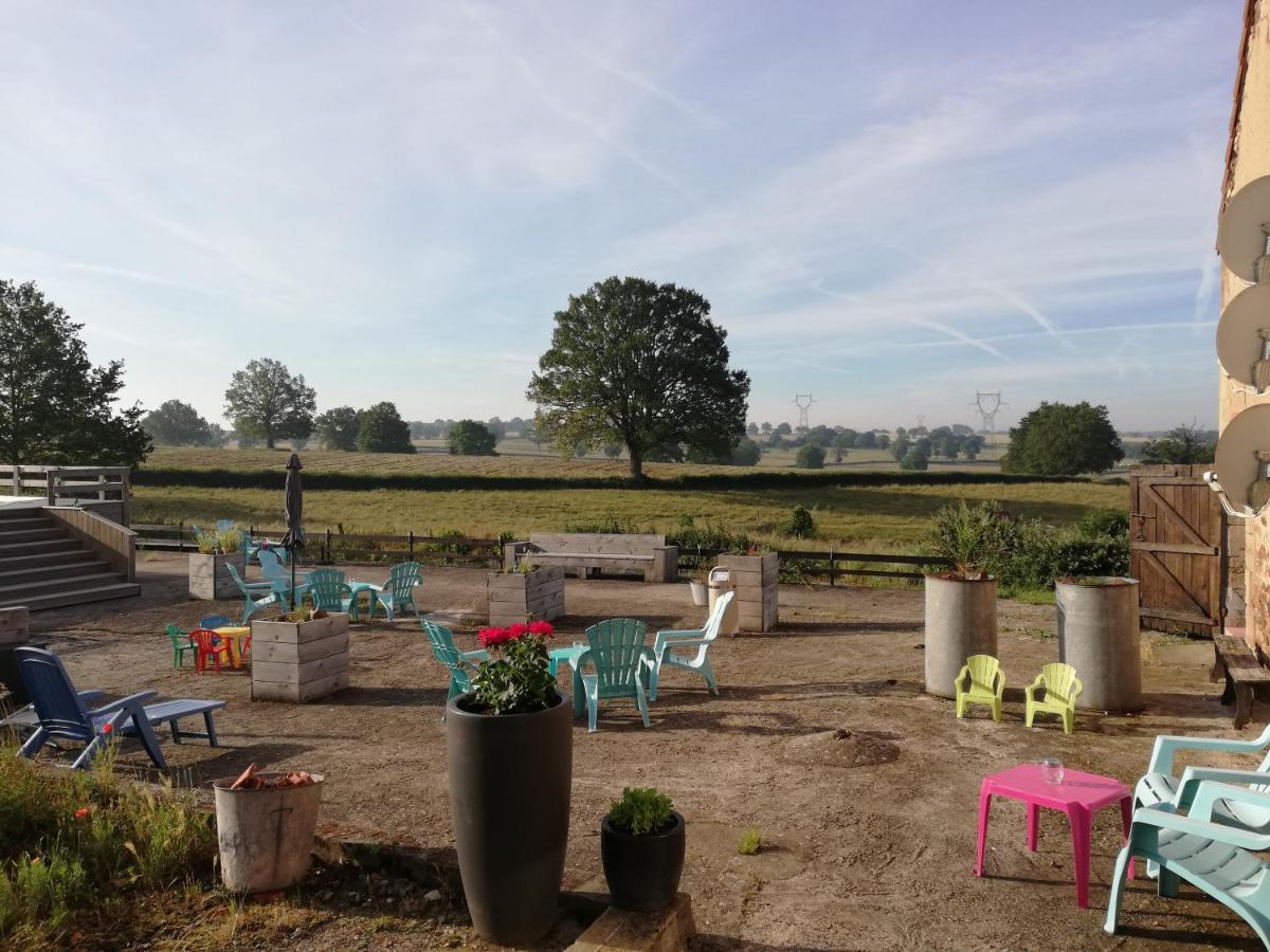 Domaine De La Madeleine Bed and Breakfast Ygrande Exteriör bild